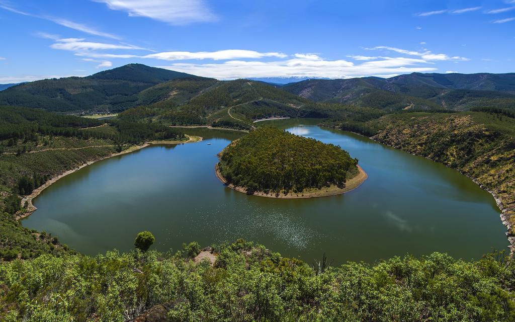 Apartamentos El Mirador Del Soto Sotoserrano エクステリア 写真