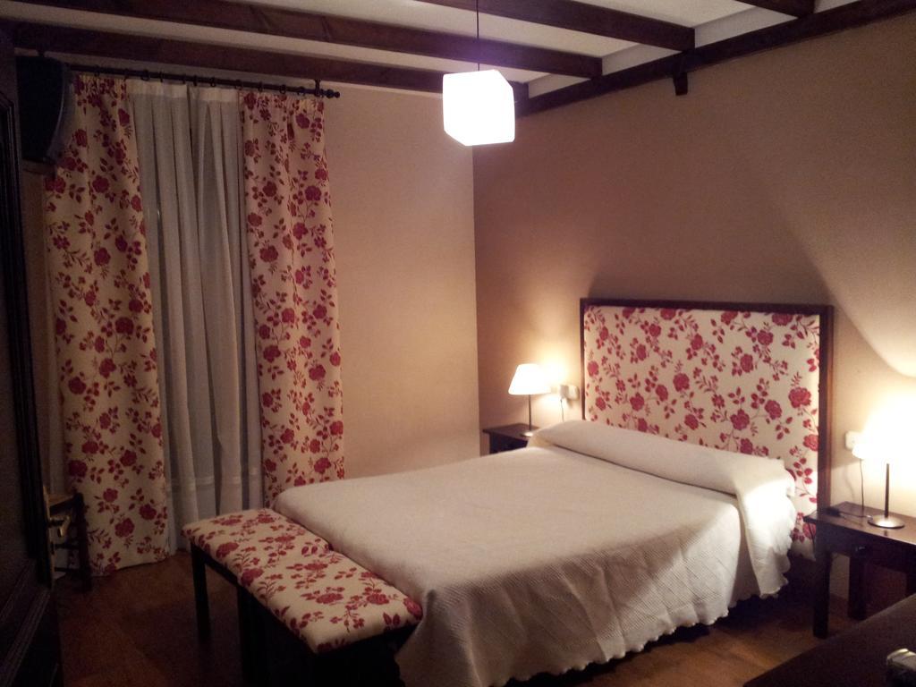Apartamentos El Mirador Del Soto Sotoserrano エクステリア 写真
