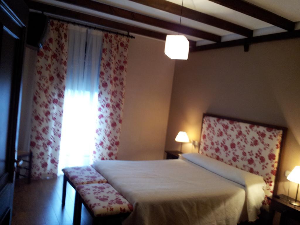 Apartamentos El Mirador Del Soto Sotoserrano エクステリア 写真