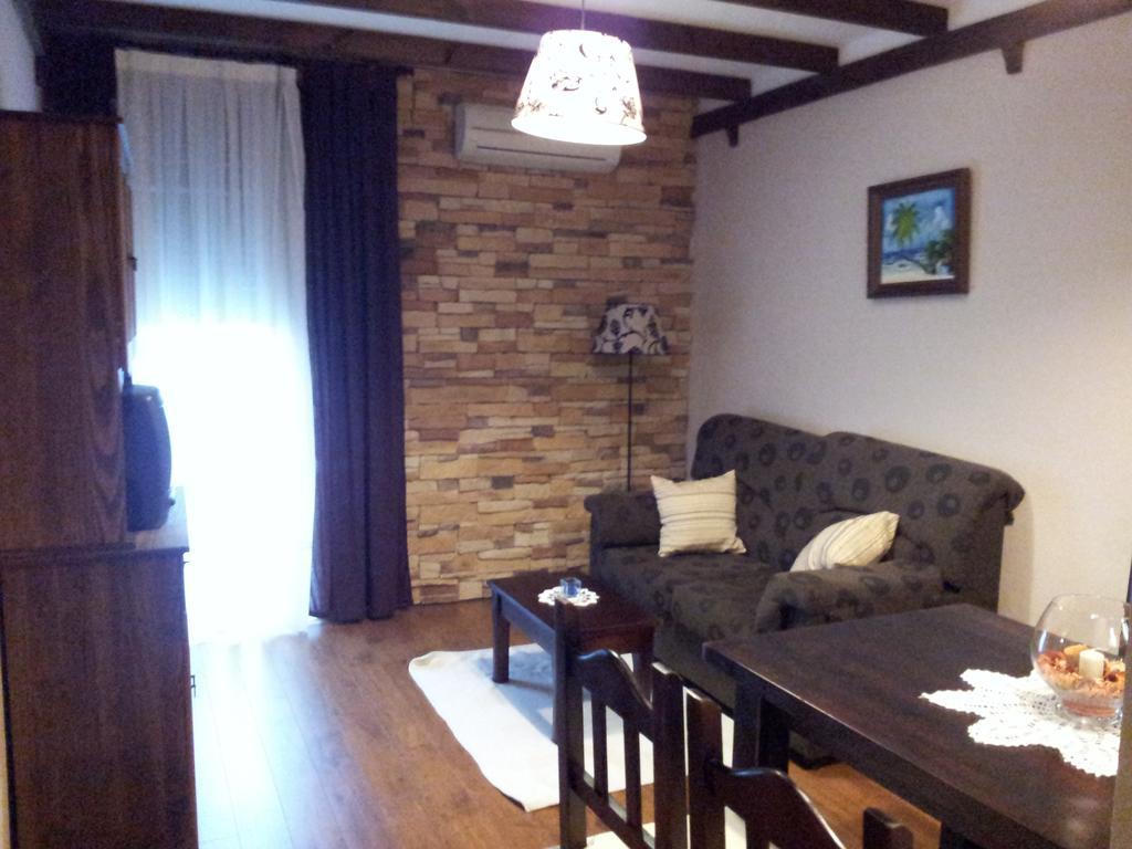 Apartamentos El Mirador Del Soto Sotoserrano エクステリア 写真