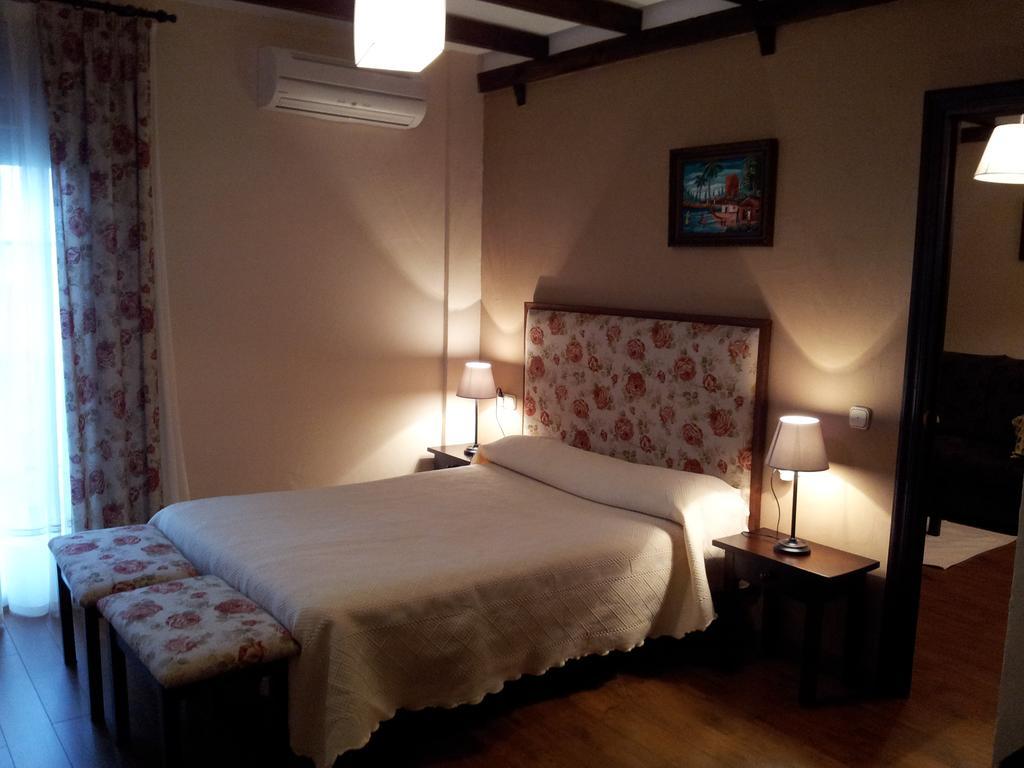 Apartamentos El Mirador Del Soto Sotoserrano エクステリア 写真