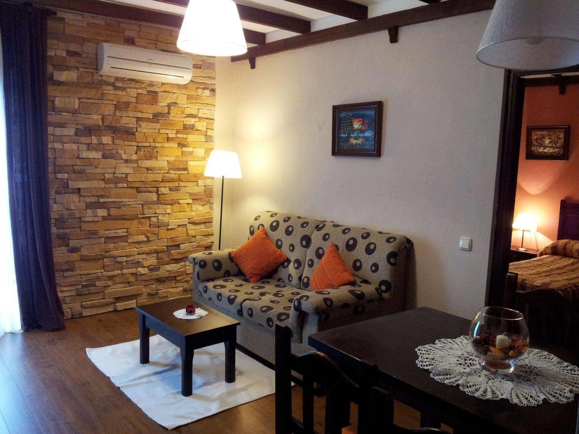 Apartamentos El Mirador Del Soto Sotoserrano エクステリア 写真